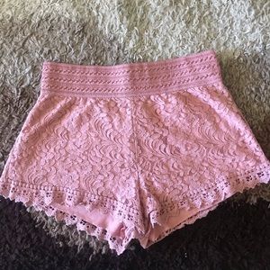 Pink Lace Shorts-OFFERS ARE ACCEPTED‼️